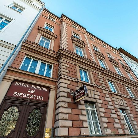 Hotel-Pension Am Siegestor Мюнхен Екстериор снимка