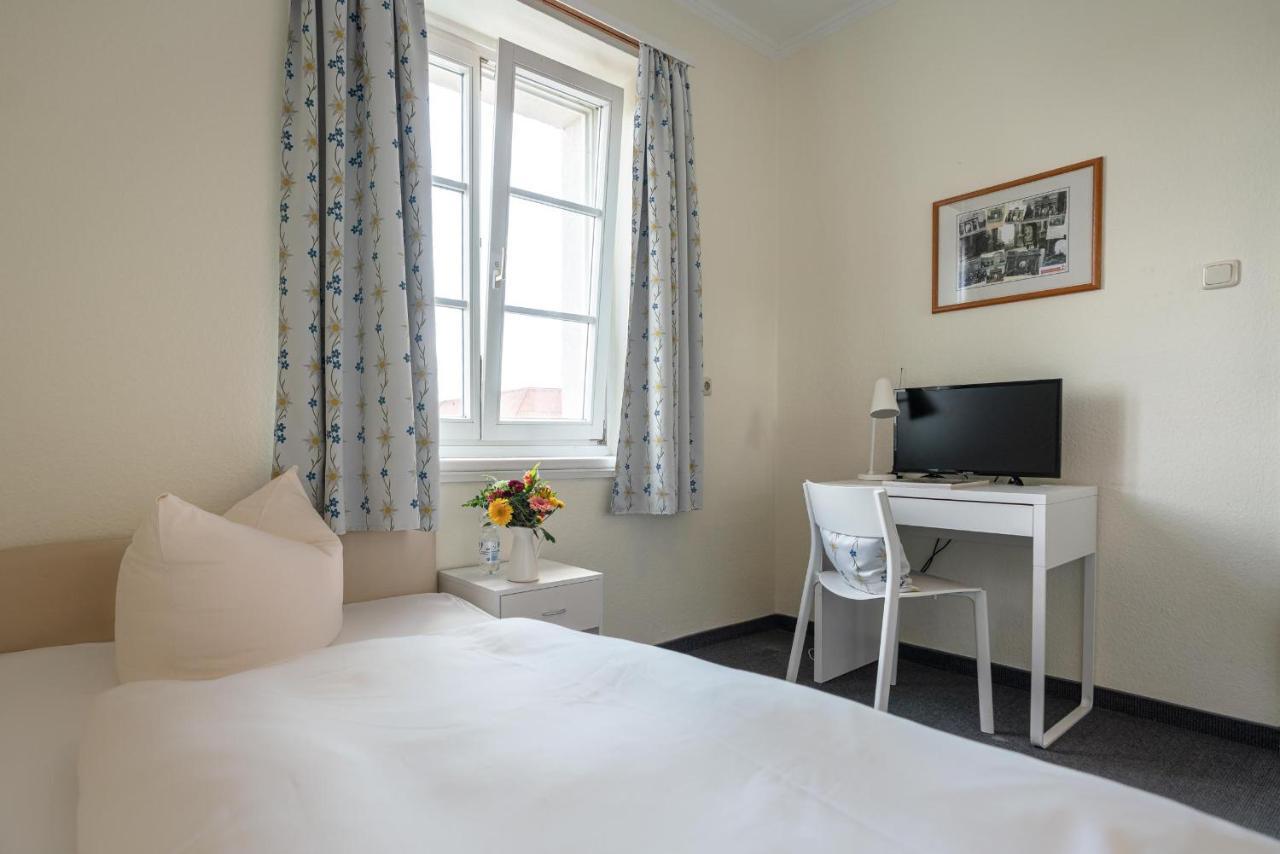 Hotel-Pension Am Siegestor Мюнхен Екстериор снимка