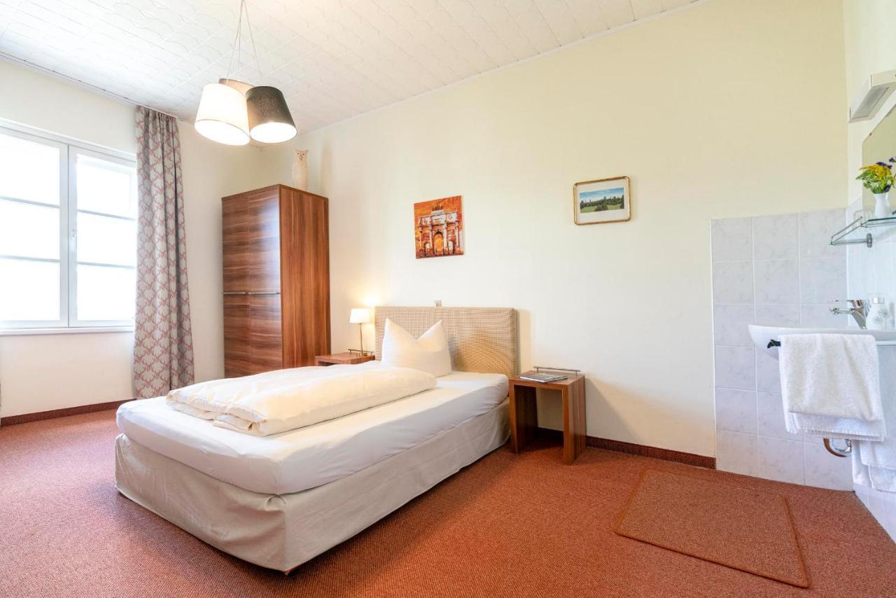 Hotel-Pension Am Siegestor Мюнхен Екстериор снимка
