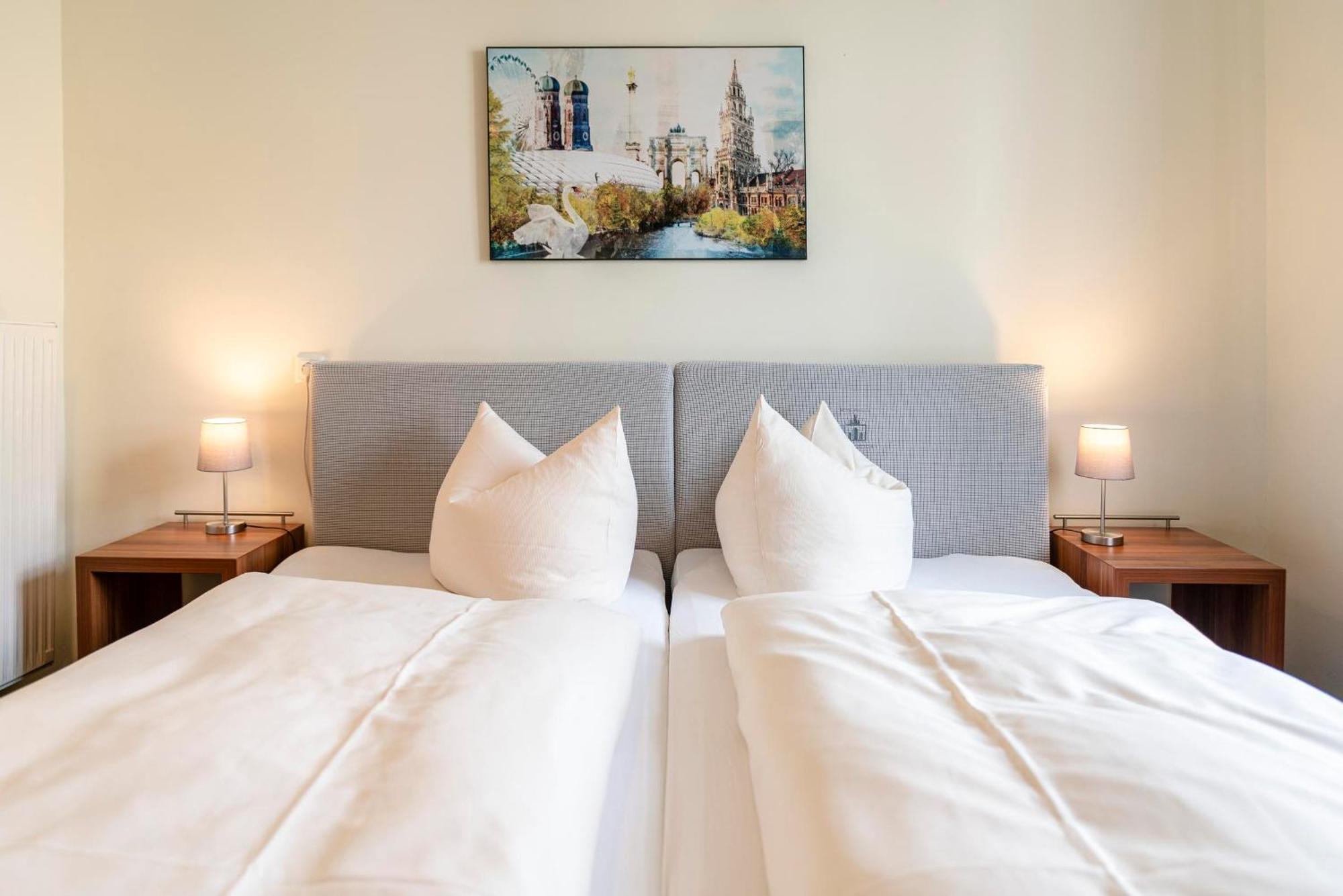Hotel-Pension Am Siegestor Мюнхен Екстериор снимка