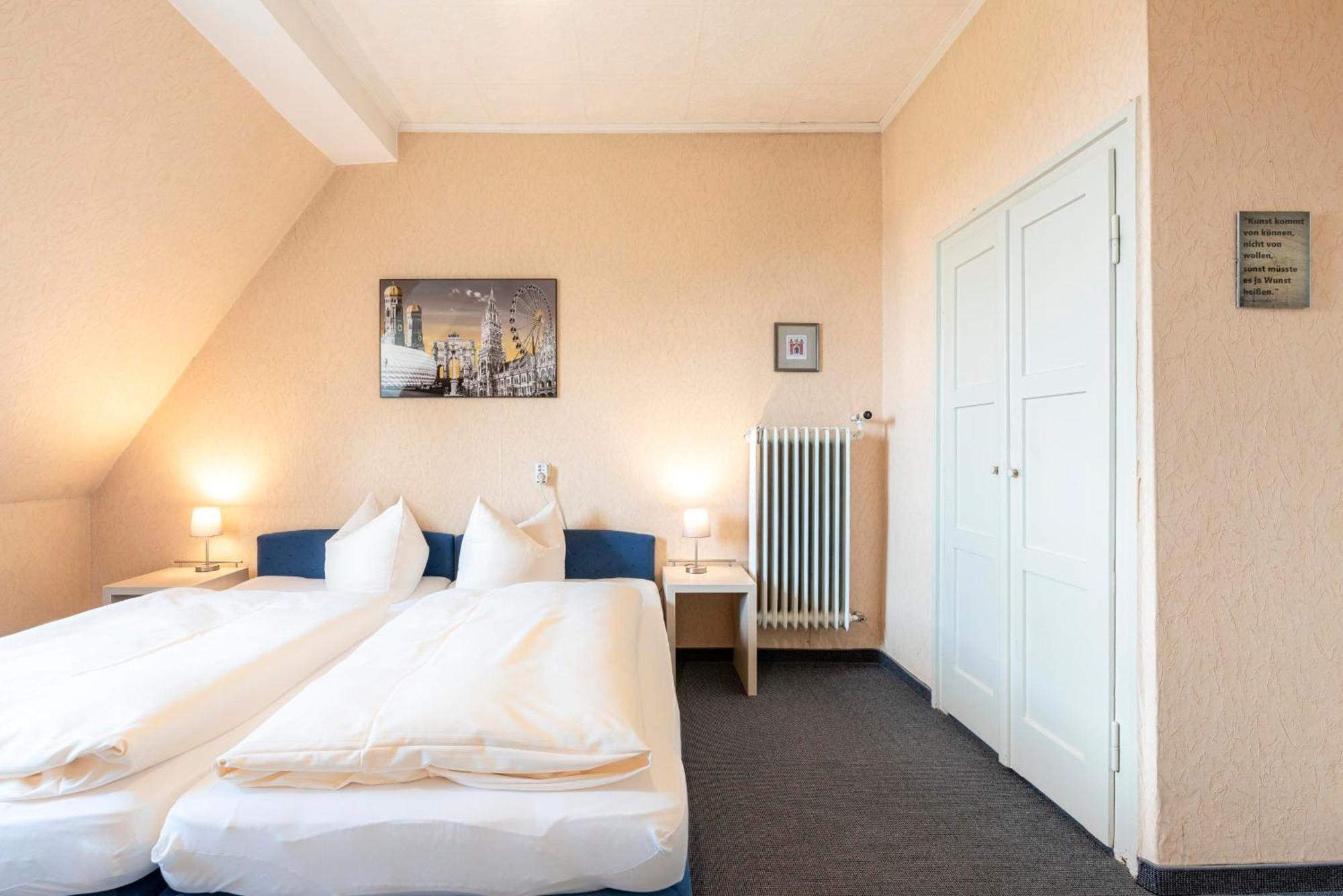 Hotel-Pension Am Siegestor Мюнхен Екстериор снимка